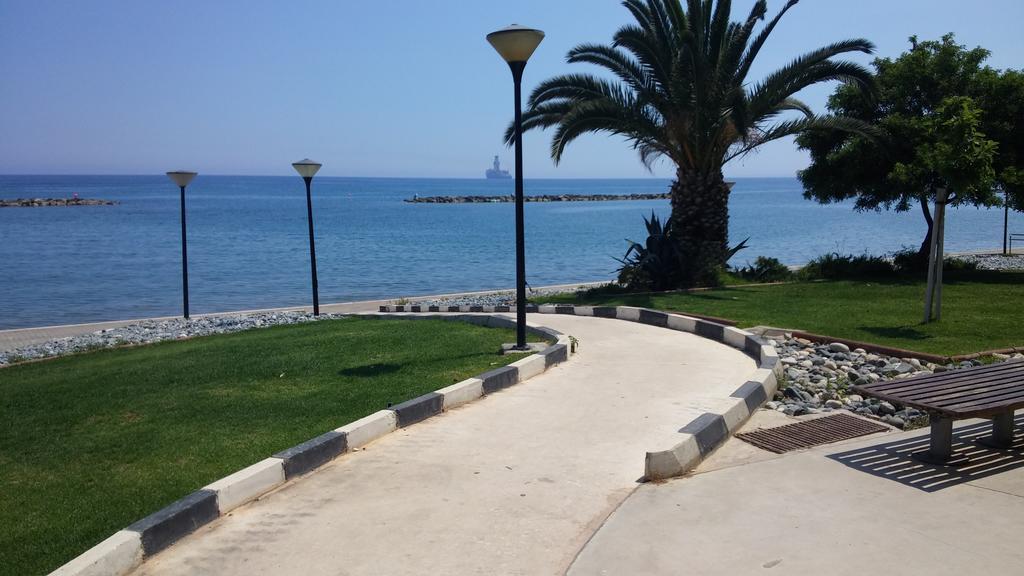 Green Valley Modern Studio Limassol Bagian luar foto