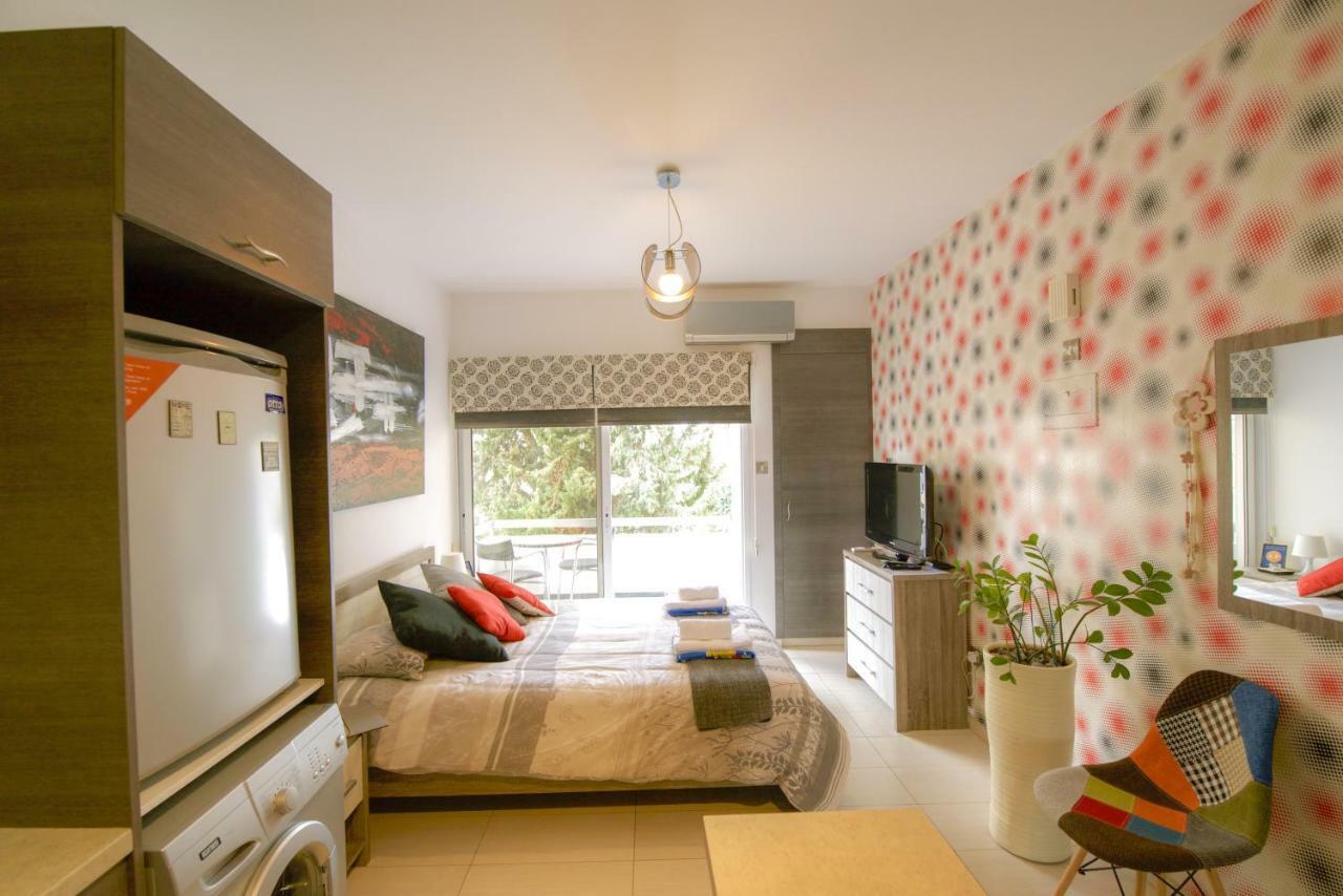 Green Valley Modern Studio Limassol Bagian luar foto