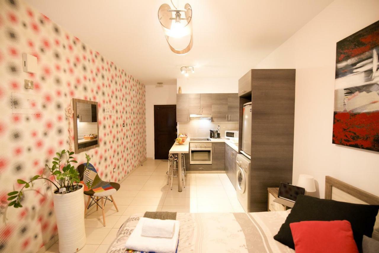 Green Valley Modern Studio Limassol Bagian luar foto