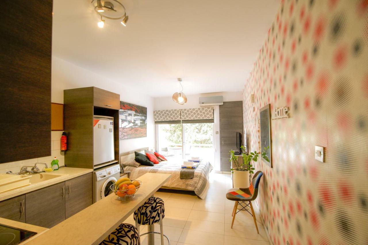 Green Valley Modern Studio Limassol Bagian luar foto